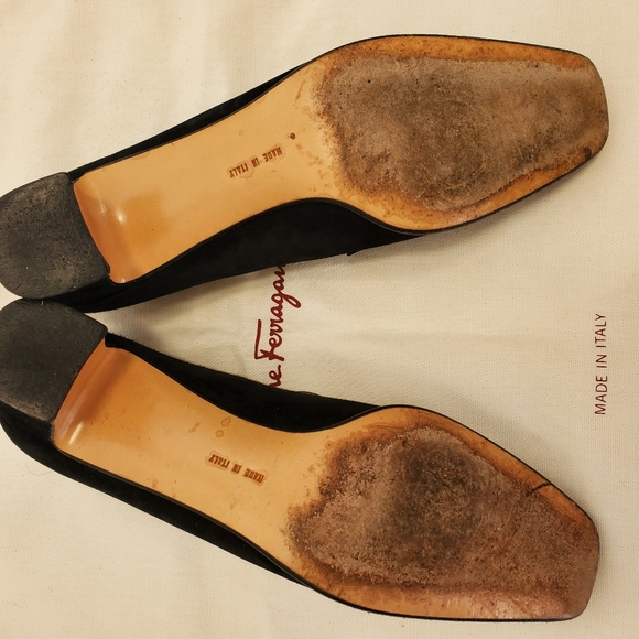 Ferragamo black swade shoes with duster bag - Picture 4 of 5